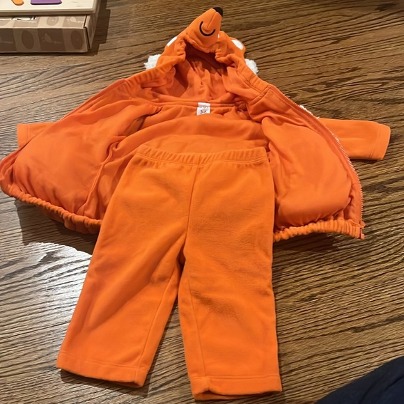 Carter’s Fox Costume - size 3-6 months - Picture 3 of 3